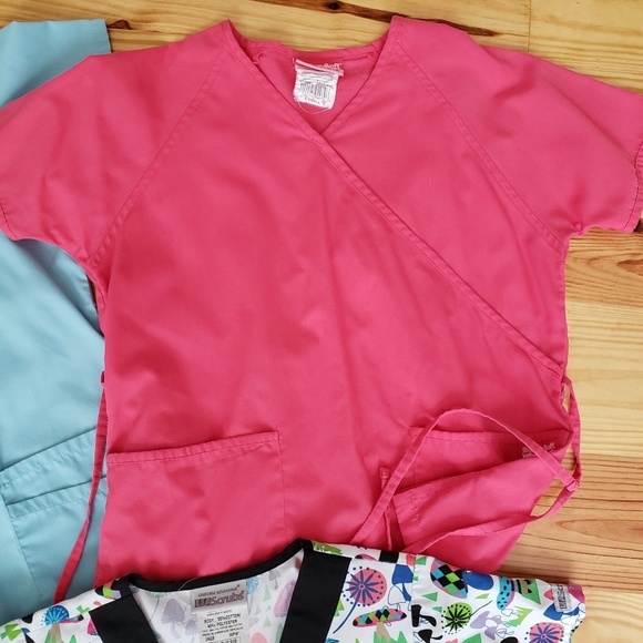 Scrub top bundle - Picture 4 of 5